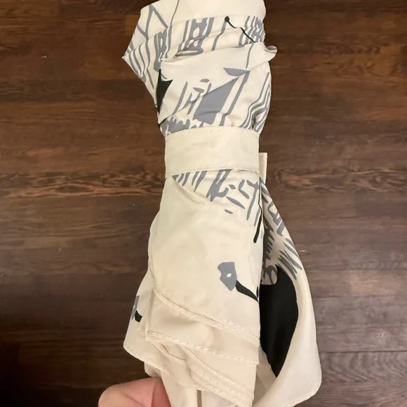 RADLEY LONDON Cream and Black Cityscape Print Folding Umbrella Scottie dog - Picture 8 of 8